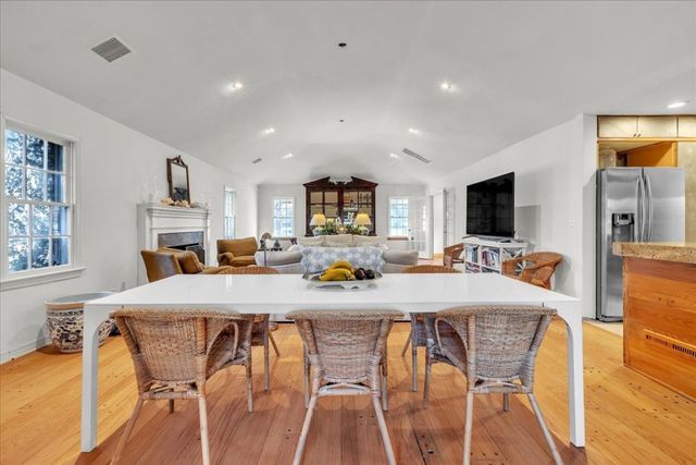 1801 Drakestone Avenue, Nichols Hills, OK 73120