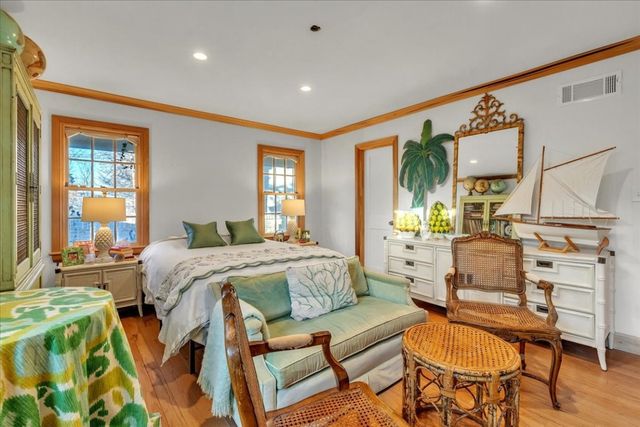 1801 Drakestone Avenue, Nichols Hills, OK 73120