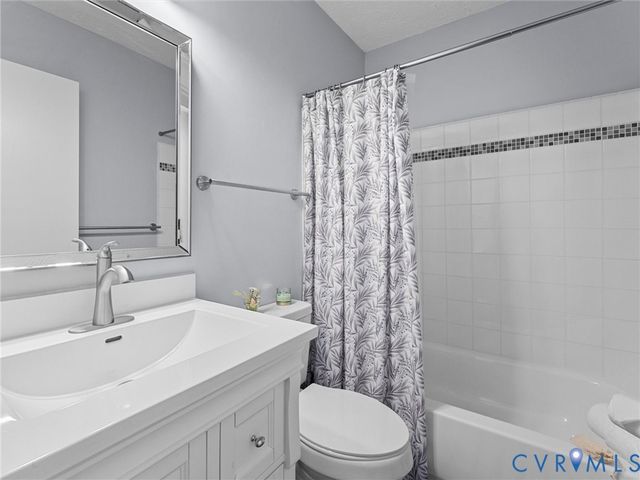 1339 Harris Creek Rd, Louisa, VA 23093