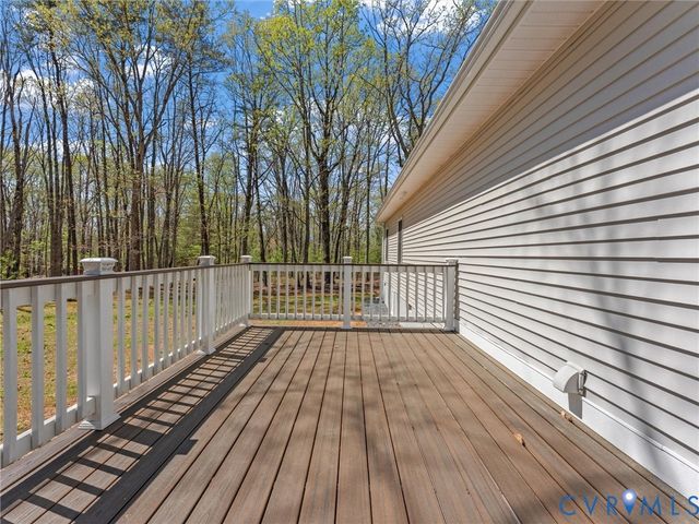 1339 Harris Creek Rd, Louisa, VA 23093