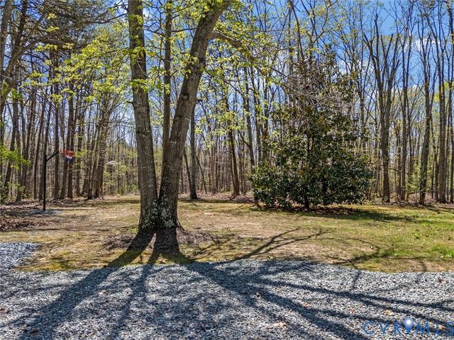 1339 Harris Creek Rd, Louisa, VA 23093