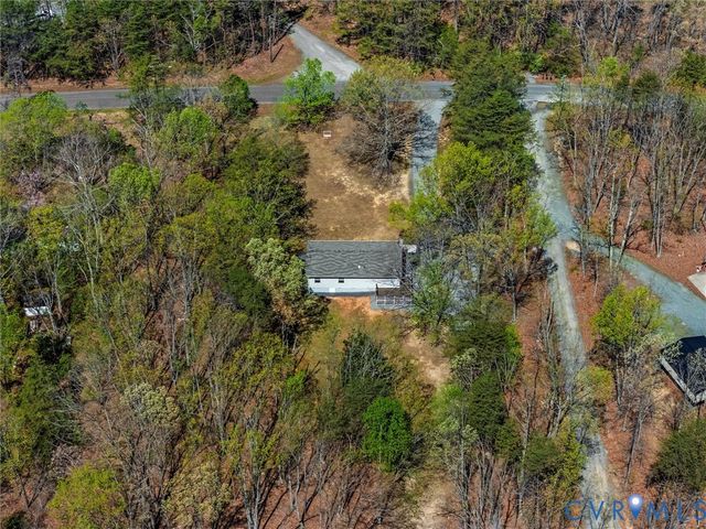 1339 Harris Creek Rd, Louisa, VA 23093