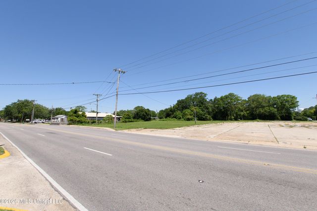 2003 E Chicot Street, Pascagoula, MS 39581