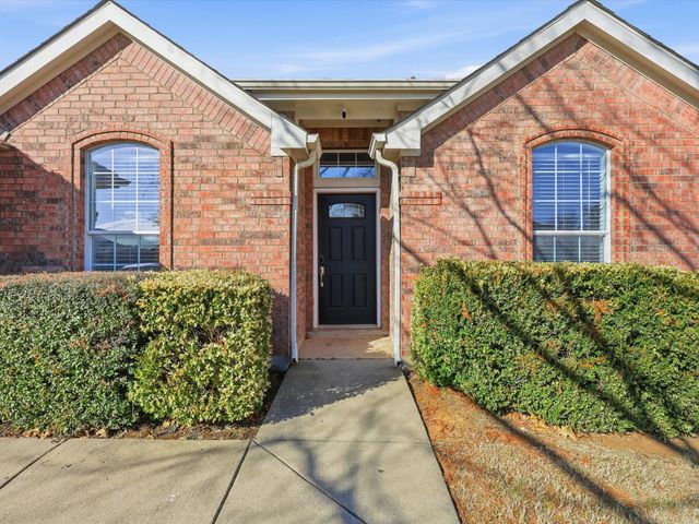 424 Shady Shore Lane, Crowley, TX 76036