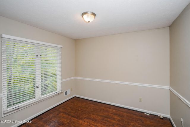 10710 Hickory Cove Ct, Louisville, KY 40241
