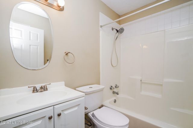 10710 Hickory Cove Ct, Louisville, KY 40241