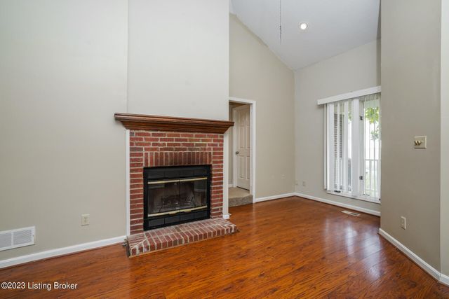 10710 Hickory Cove Ct, Louisville, KY 40241