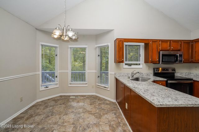 10710 Hickory Cove Ct, Louisville, KY 40241