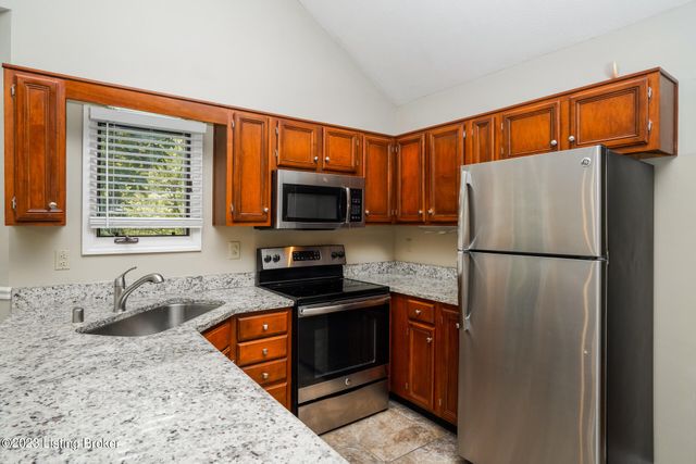 10710 Hickory Cove Ct, Louisville, KY 40241