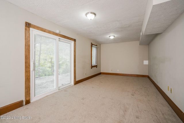 10710 Hickory Cove Ct, Louisville, KY 40241