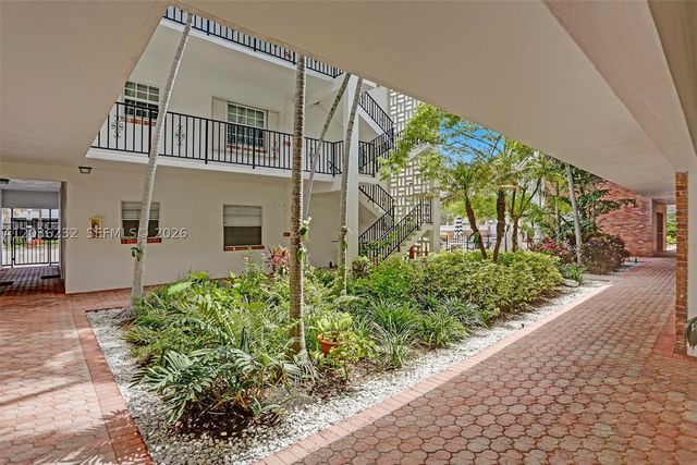 2500 NE 9th St 111, Fort Lauderdale, FL 33304