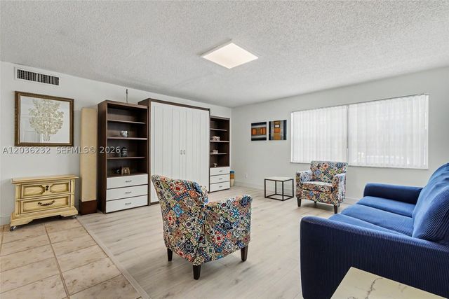 2500 NE 9th St 111, Fort Lauderdale, FL 33304