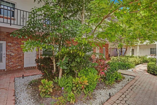 2500 NE 9th St 111, Fort Lauderdale, FL 33304