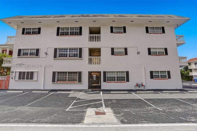 2500 NE 9th St 111, Fort Lauderdale, FL 33304