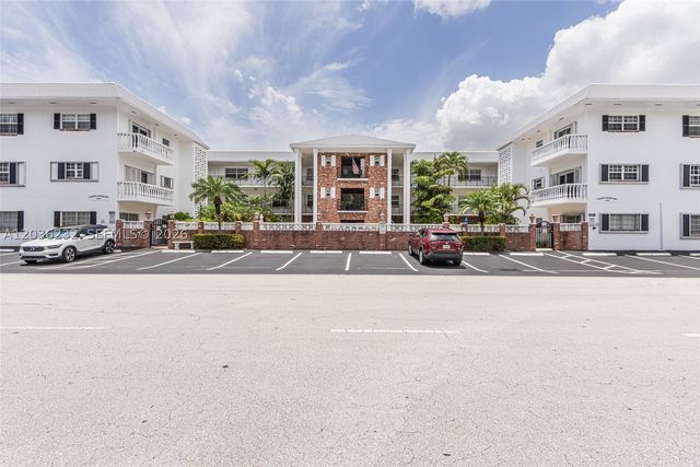 2500 NE 9th St 111, Fort Lauderdale, FL 33304
