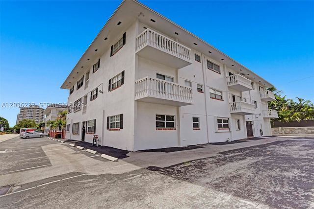 2500 NE 9th St 111, Fort Lauderdale, FL 33304