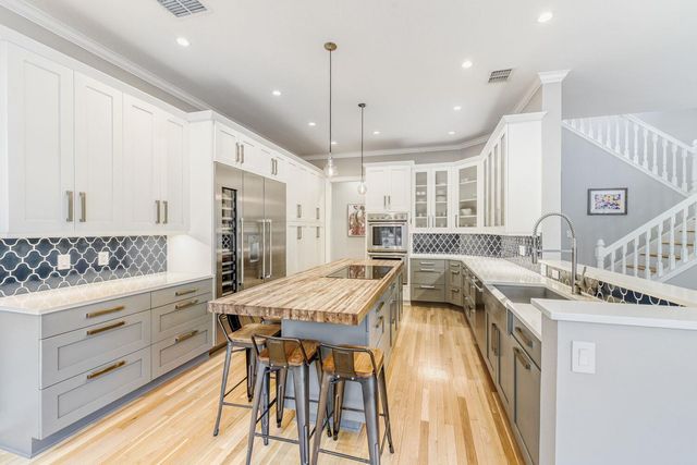 18 Ehrlich RD, Austin, TX 78746