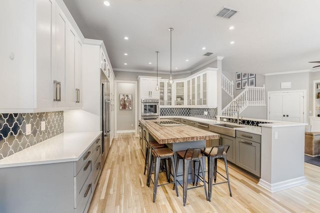 18 Ehrlich RD, Austin, TX 78746