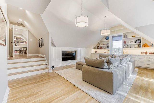 18 Ehrlich RD, Austin, TX 78746