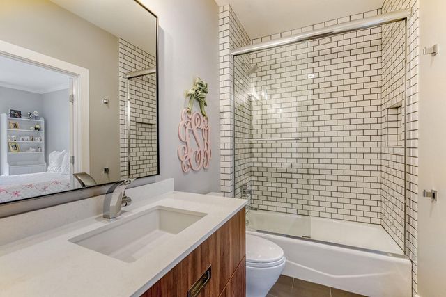 18 Ehrlich RD, Austin, TX 78746