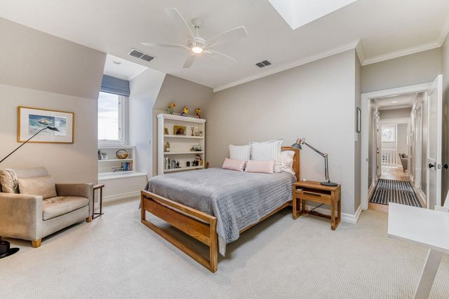 18 Ehrlich RD, Austin, TX 78746