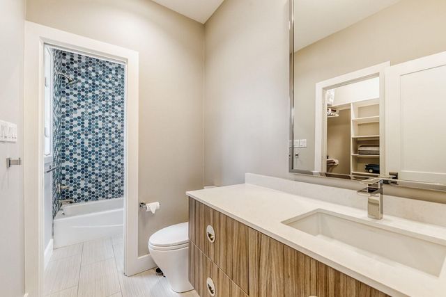 18 Ehrlich RD, Austin, TX 78746