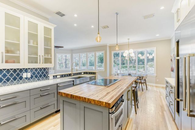 18 Ehrlich RD, Austin, TX 78746