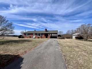 2811 Isle of Pines DR, Moneta, VA 24121