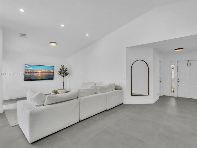 4962 SW 32nd Way, Hollywood, FL 33312