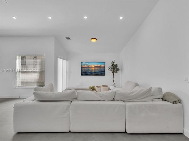 4962 SW 32nd Way, Hollywood, FL 33312