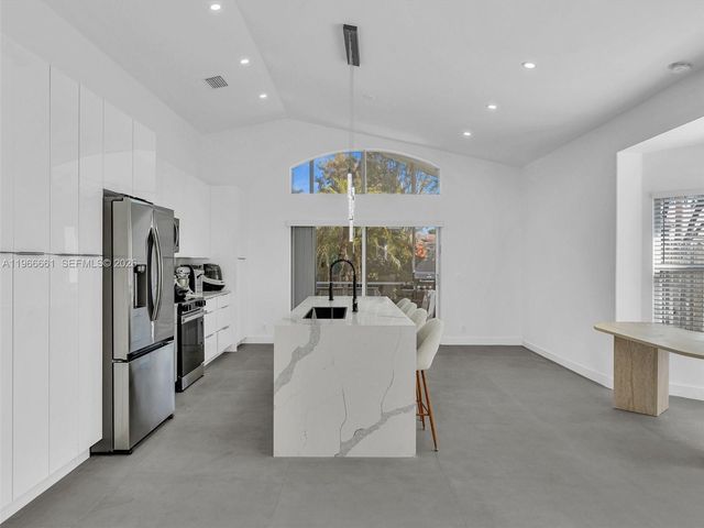 4962 SW 32nd Way, Hollywood, FL 33312