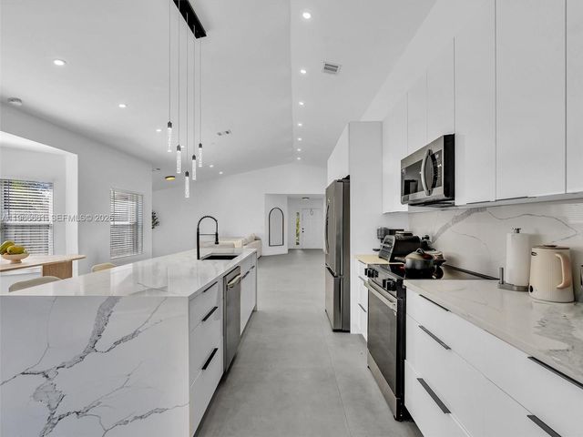 4962 SW 32nd Way, Hollywood, FL 33312