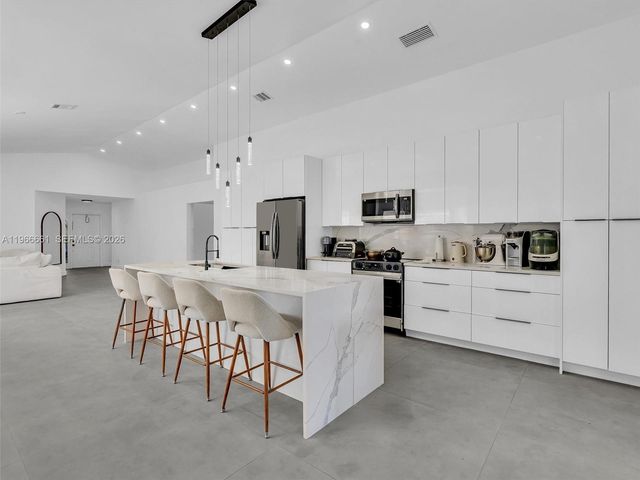 4962 SW 32nd Way, Hollywood, FL 33312