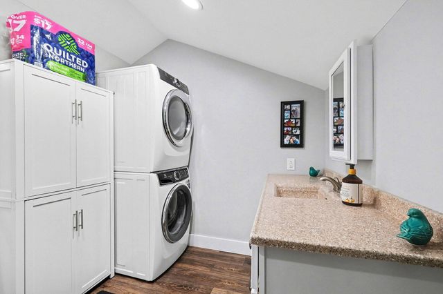 86 Nash Street, Sparta, MI 49345