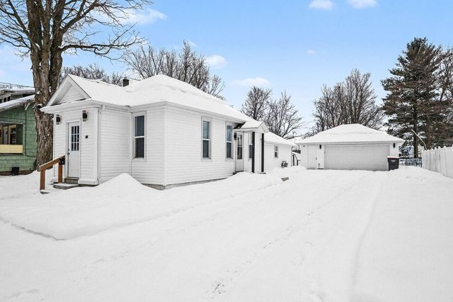 86 Nash Street, Sparta, MI 49345