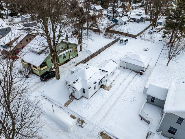 86 Nash Street, Sparta, MI 49345