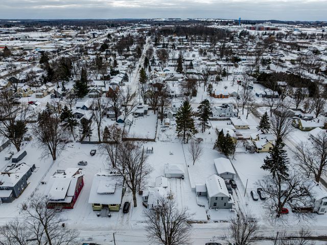 86 Nash Street, Sparta, MI 49345