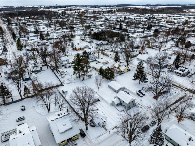 86 Nash Street, Sparta, MI 49345