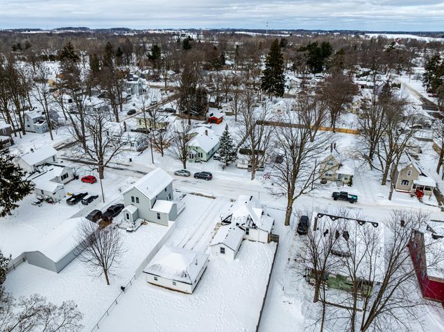 86 Nash Street, Sparta, MI 49345