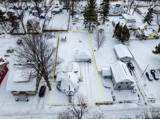 86 Nash Street, Sparta, MI 49345