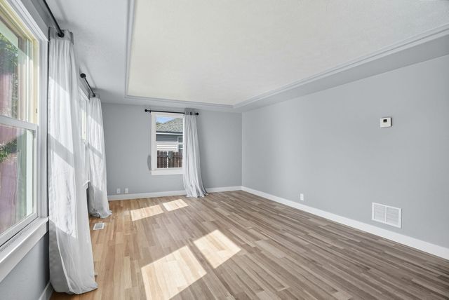 2212 W Queen Ave, Spokane, WA 99205