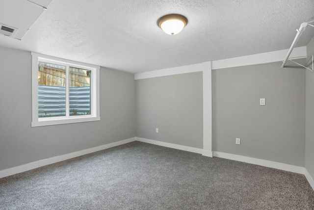 2212 W Queen Ave, Spokane, WA 99205