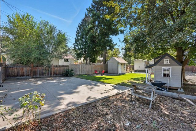 2212 W Queen Ave, Spokane, WA 99205