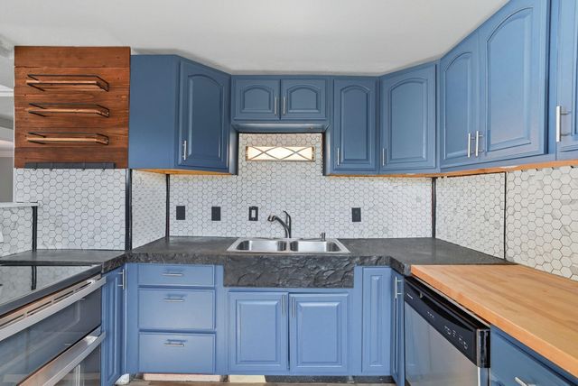 2212 W Queen Ave, Spokane, WA 99205