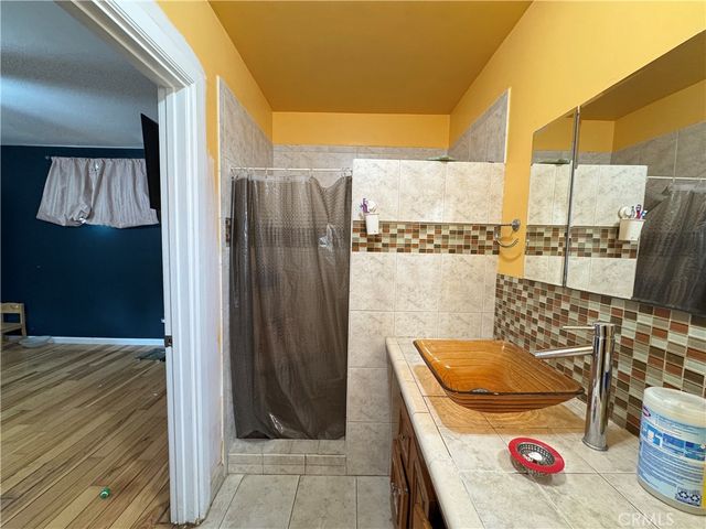 1059 N Hicks Ave, Los Angeles, CA 90063