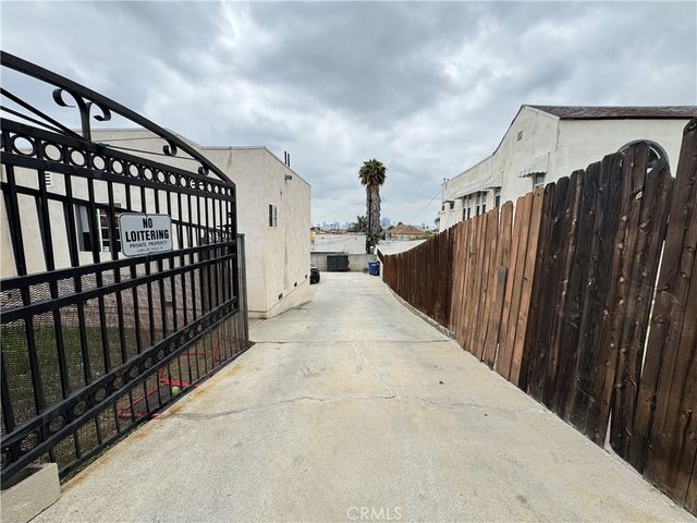 1059 N Hicks Ave, Los Angeles, CA 90063