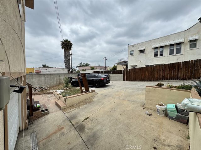 1059 N Hicks Ave, Los Angeles, CA 90063