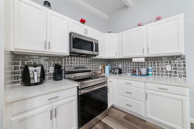 196 Barracuda Street, Bayou Vista, TX 77563