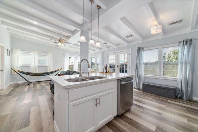 196 Barracuda Street, Bayou Vista, TX 77563