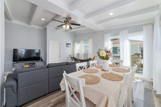 196 Barracuda Street, Bayou Vista, TX 77563